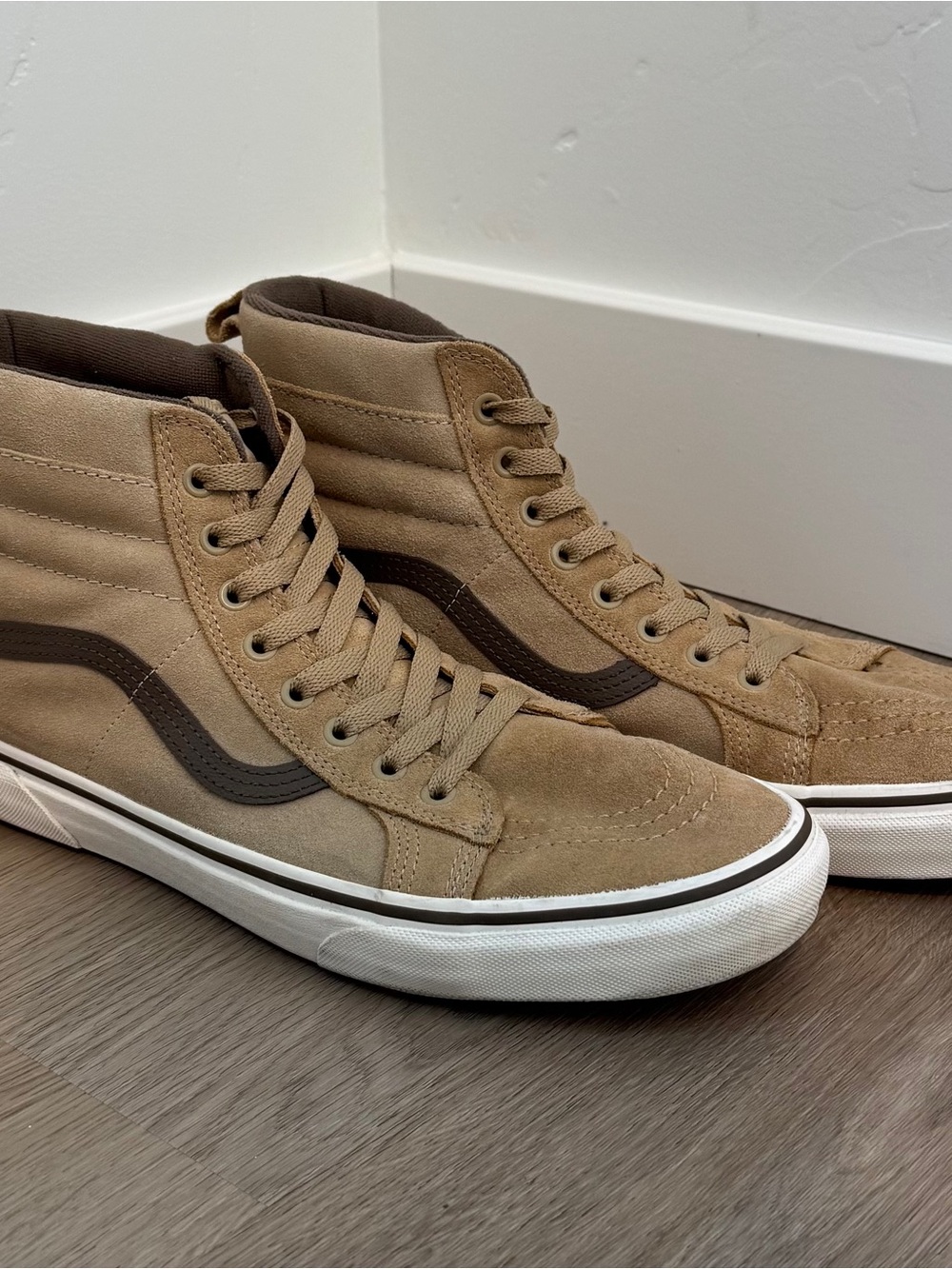 Vans Sk8-Hi Tan Suede High Tops - Picture 1 of 2